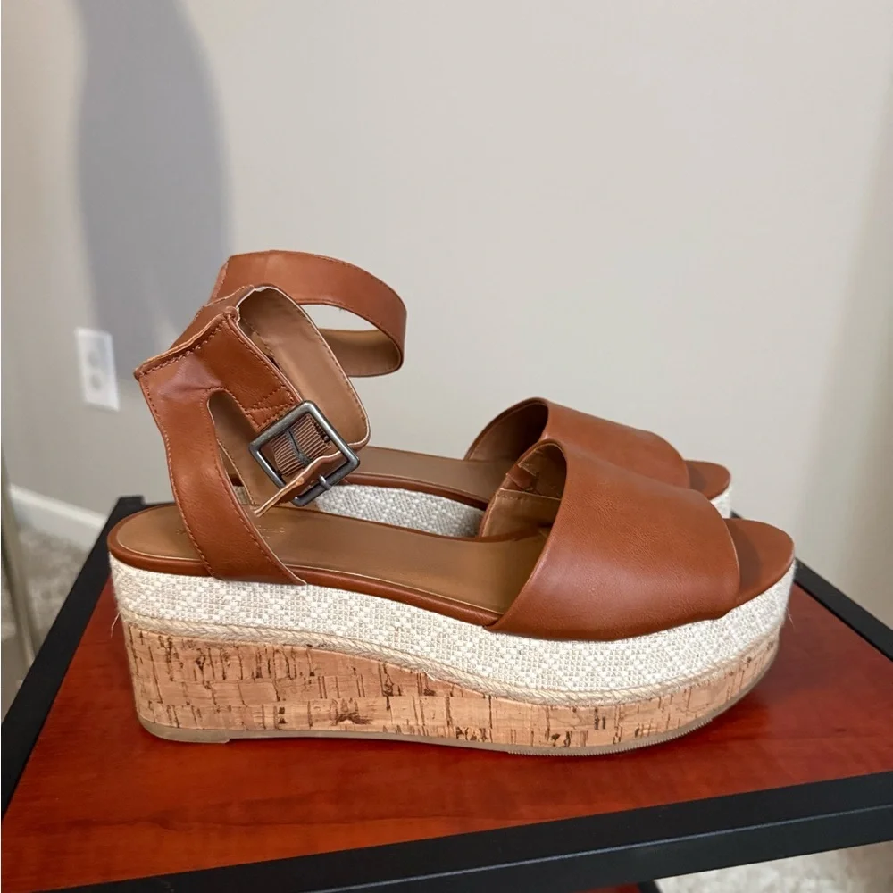 Universal Thread Tan Wedge Sandals - Picture 4 of 7